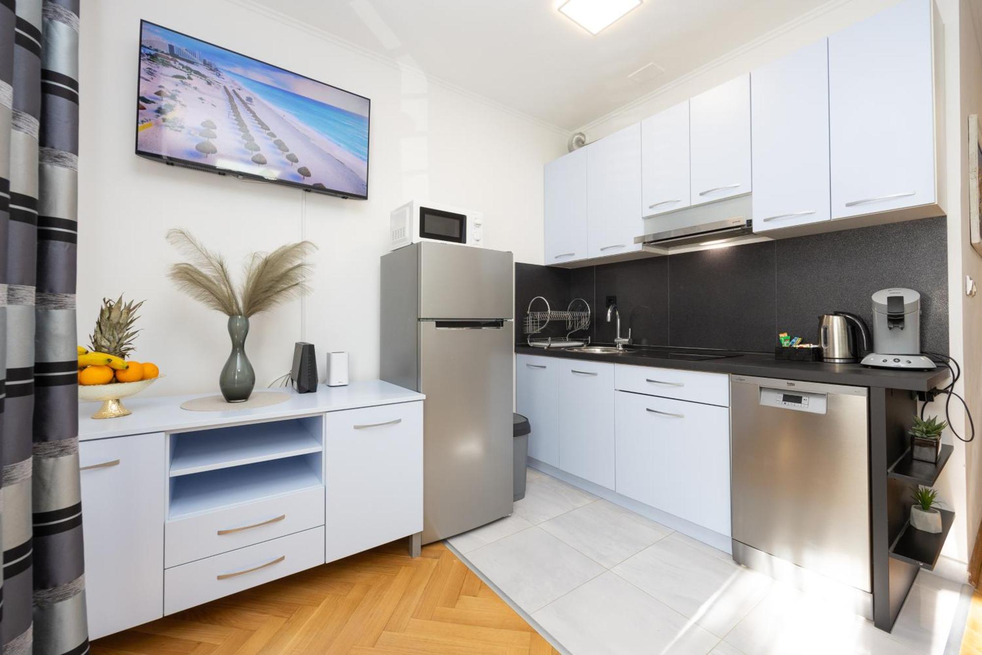 Apartment Paolo By The Beach Znjan スプリト エクステリア 写真
